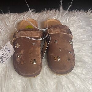 bebe Brown Kids Slippers with Metallic Accents